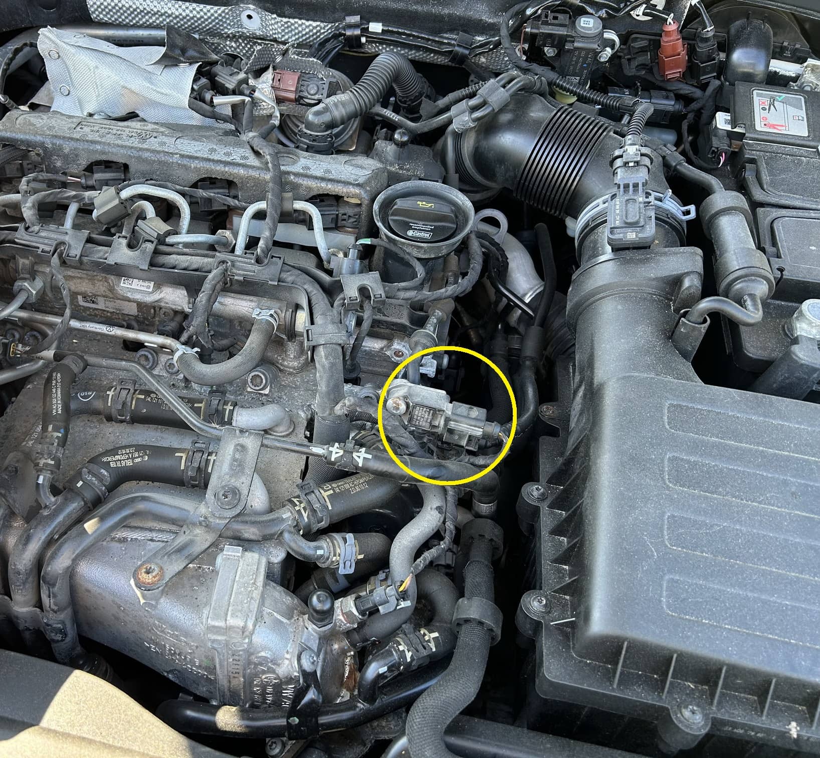Exempel på montering av tryckgivare för partikelfiltret (DPF sensorn) på en Skoda.