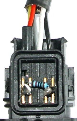 Motstånd (trim resistor) monterat i kontakten till bredbandslambdasonden